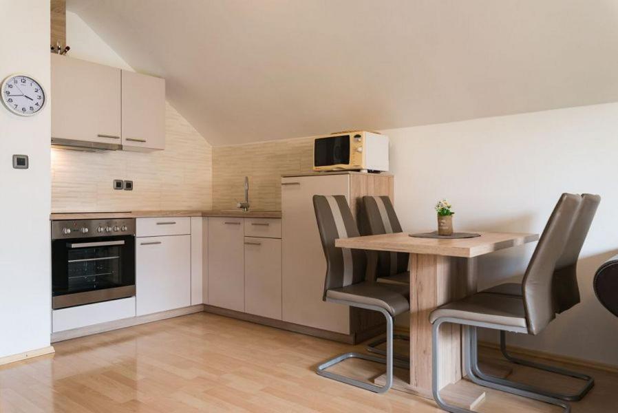 Апартаменты Apartma Jezerci Блед Номер фото